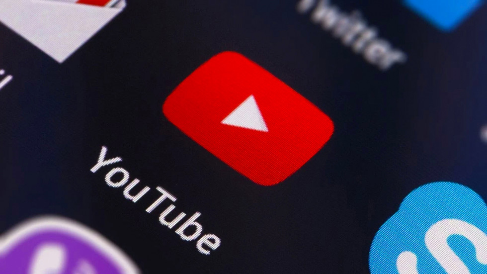 иконка YouTube на экране