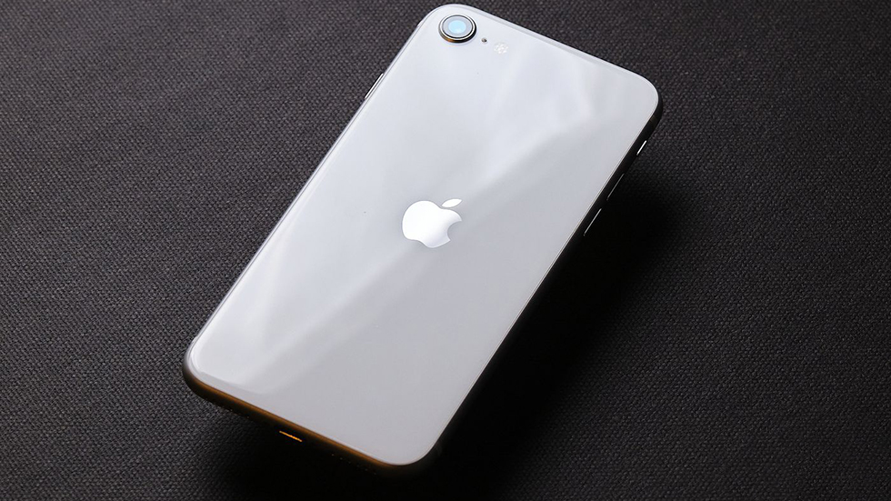 iPhone SE (2020) или iPhone XS? Кто быстрее